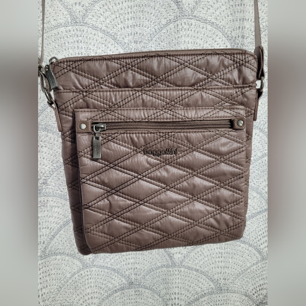 Baggallini Rose Pink Metallic Quilted Crossbody "For Life's Journey" - Picture 3 of 15